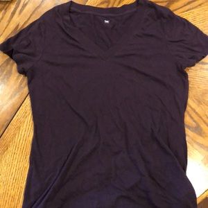 Gap purple v-neck t-shirt